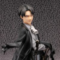 Estatua Attack on Titan Levi Up Figure Color 25 cm