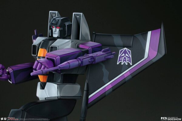 Estatua Transformers Museum Scale Skywarp G1 67 cm