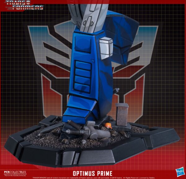 Figura Transformers Classic Scale Optimus Prime 27 cm