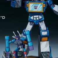 Figura-Transformers-Classic-Scale-Soundwave-24-cm-00
