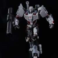 Figura-Transformers-Furai-Model-Kit-Megatron-IDW-Autobot-16-cm-04