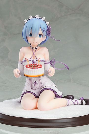 Estatua Rem Birthday Cake