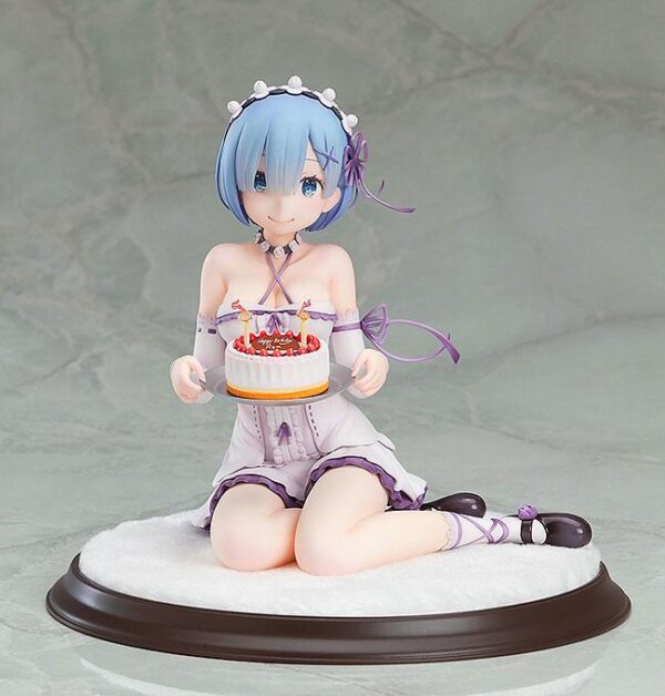 Estatua Rem Birthday Cake