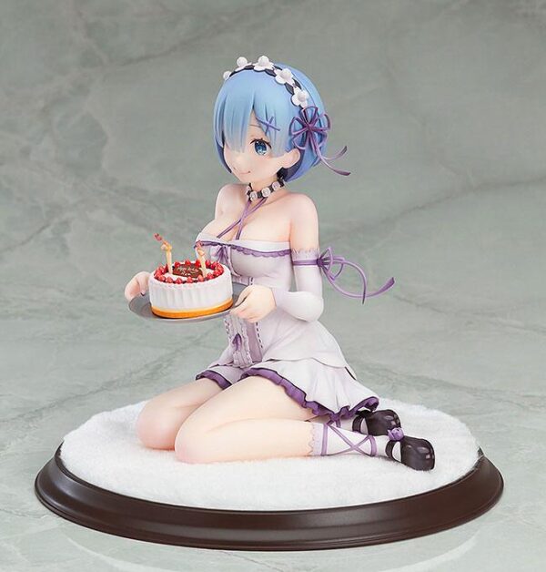 Estatua Rem Birthday Cake