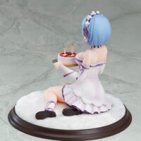 Estatua Rem Birthday Cake