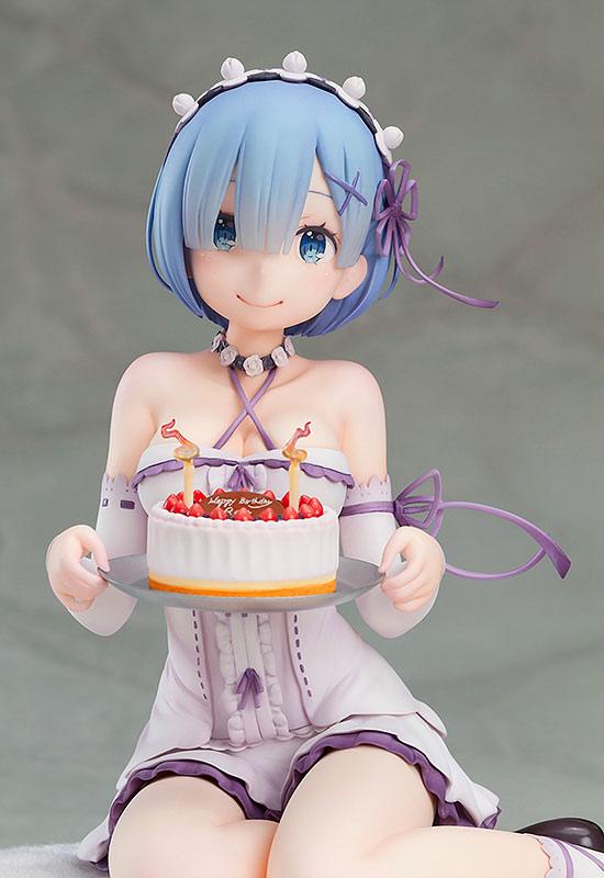 Estatua Rem Birthday Cake