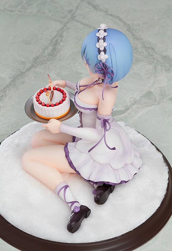 Estatua Rem Birthday Cake