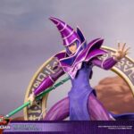 Estatua Dark Magician Purple Version