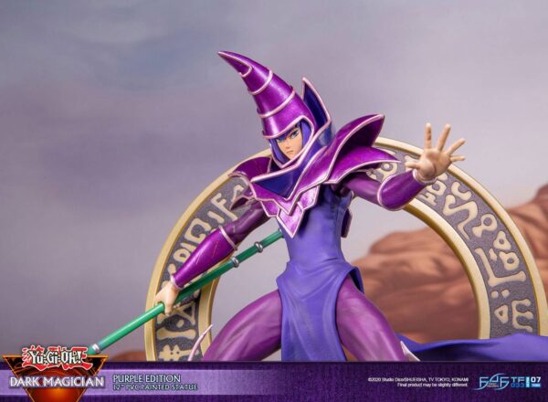 Estatua Dark Magician Purple Version