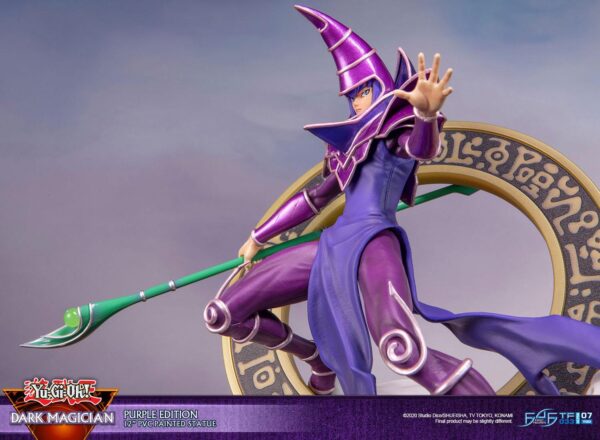 Estatua Dark Magician Purple Version