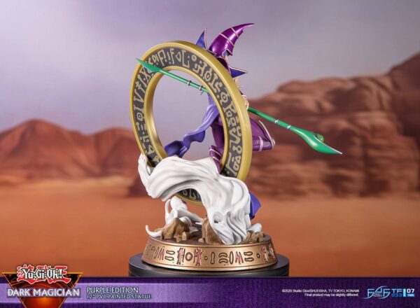 Estatua Dark Magician Purple Version