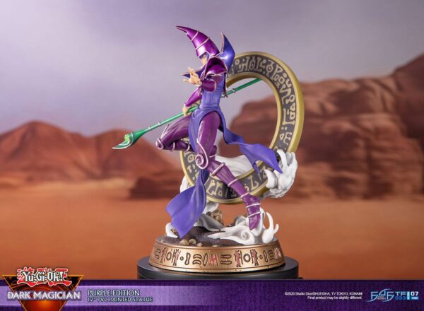 Estatua Dark Magician Purple Version