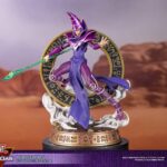 Estatua Dark Magician Purple Version