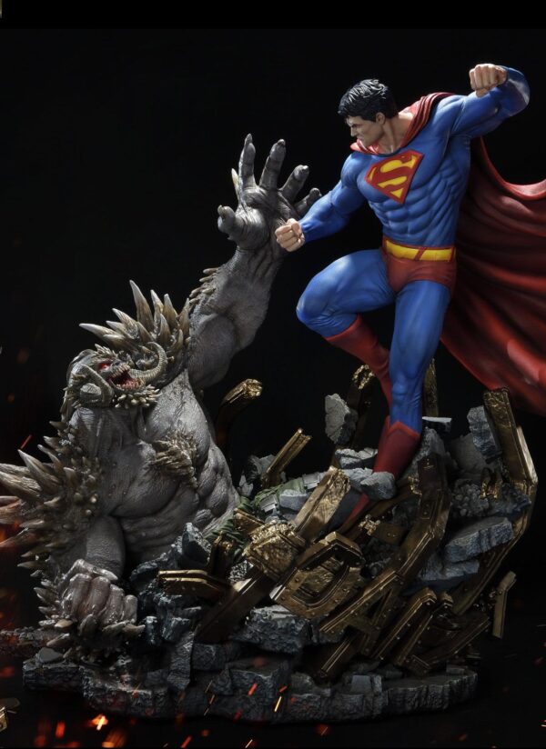 Estatua Superman Vs Doomsday