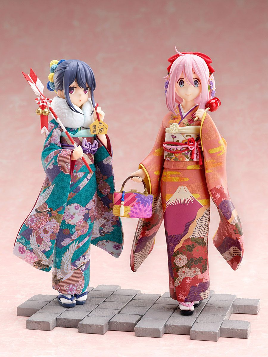 Estatua Nadeshiko Kagamihara Furisode