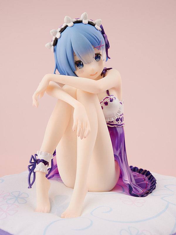 Estatua Rem Birthday Purple Lingerie