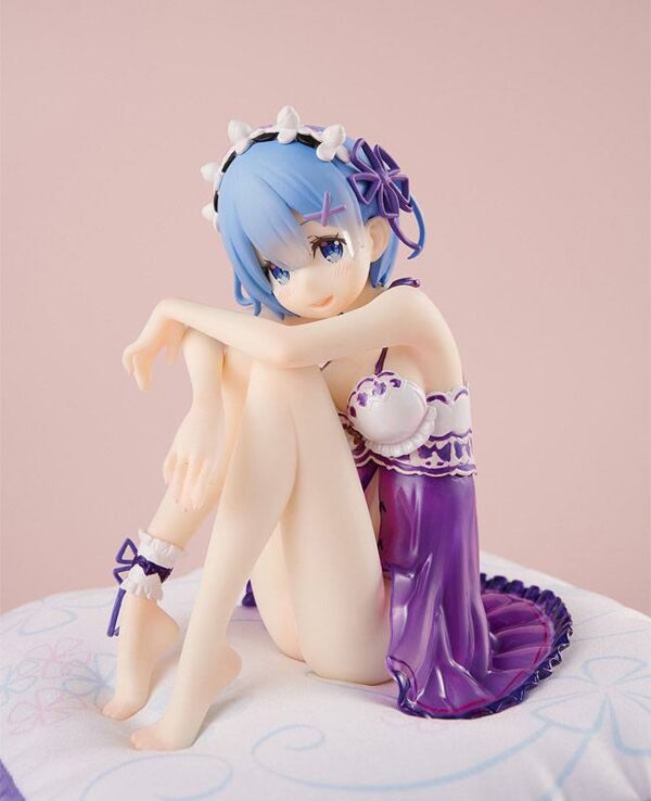 Estatua Rem Birthday Purple Lingerie