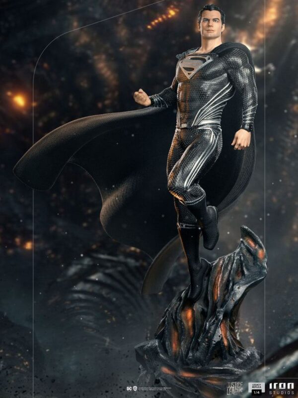 Estatua Art Scale Superman Black Suit