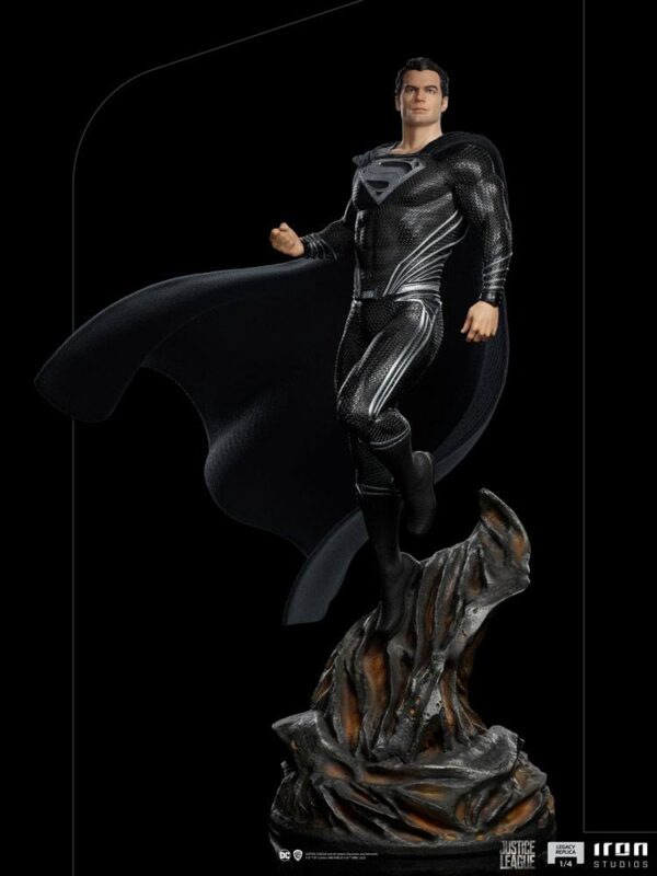 Estatua Art Scale Superman Black Suit