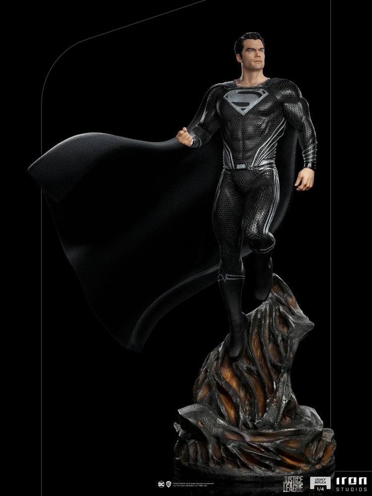 Estatua Art Scale Superman Black Suit