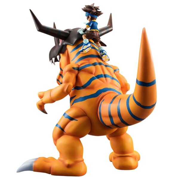 Estatua Digimon Greymon y Taichi