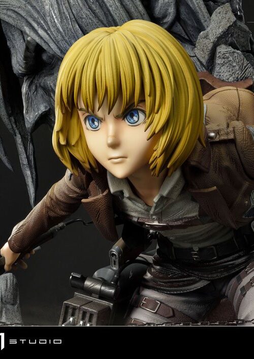 Estatua Eren Mikasa y Armin