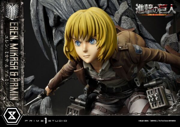 Estatua Eren Mikasa y Armin