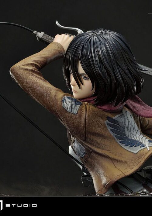 Estatua Eren Mikasa y Armin