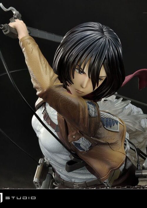 Estatua Eren Mikasa y Armin