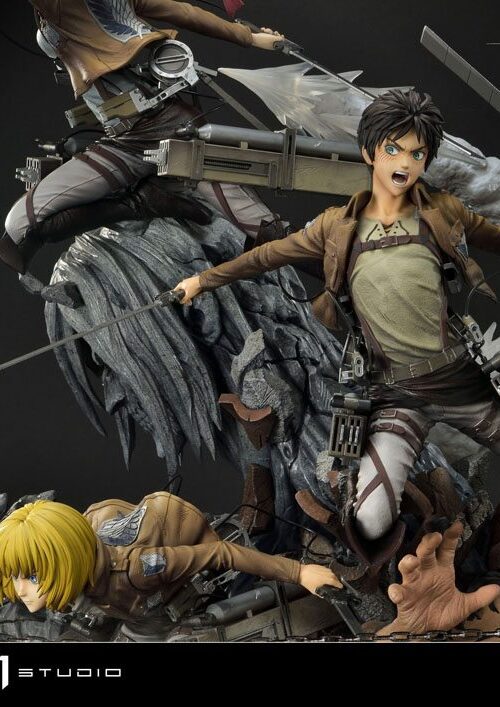 Estatua Eren Mikasa y Armin