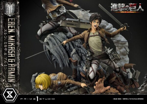 Estatua Eren Mikasa y Armin