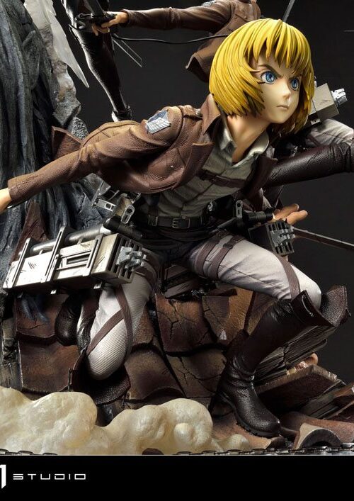 Estatua Eren Mikasa y Armin