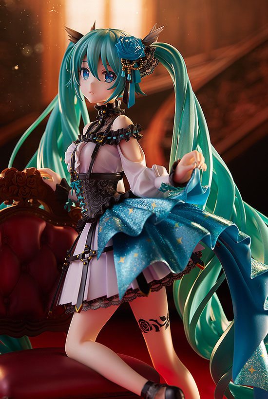 Estatua Hatsune Miku Rose Cage