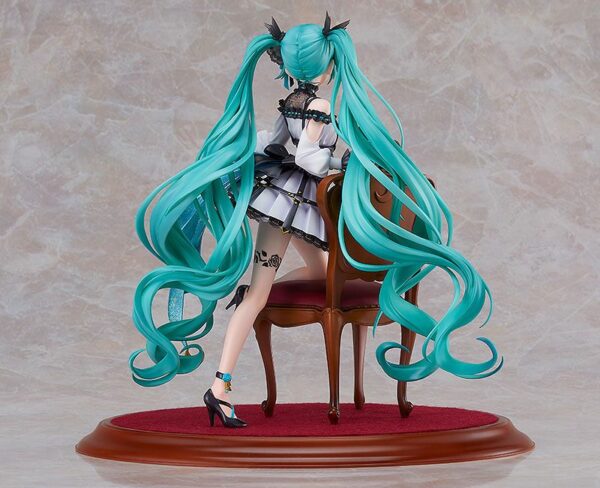 Estatua Hatsune Miku Rose Cage