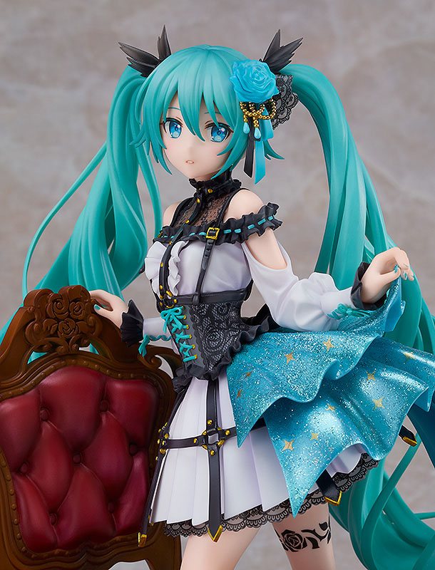 Estatua Hatsune Miku Rose Cage