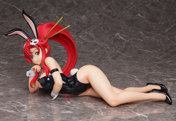 Estatua Yoko Bare Leg Bunny