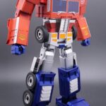 Robot auto-transformable Optimus Prime