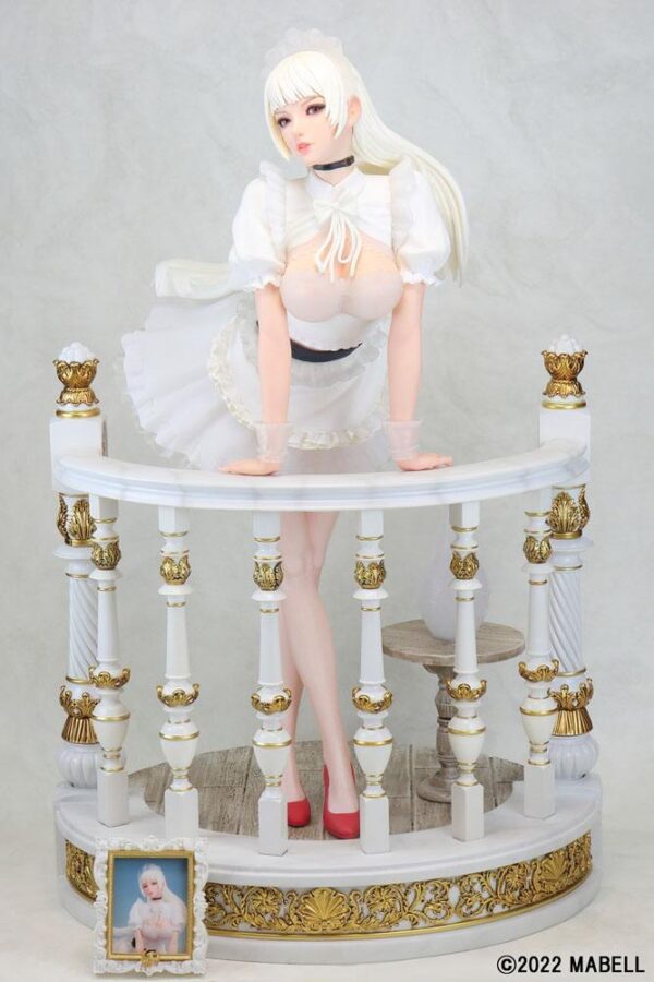 Estatua Holiday Maid Monica Tesia