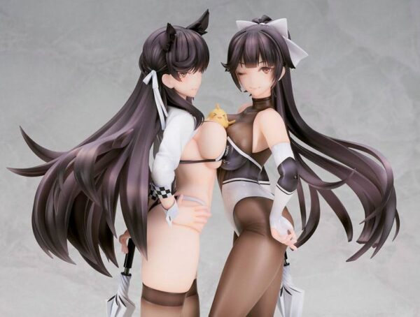 Estatua Atago y Takao Race Queen