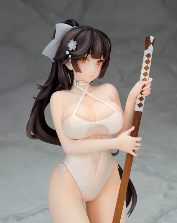 Estatua Azur Lane Takao at the Beach