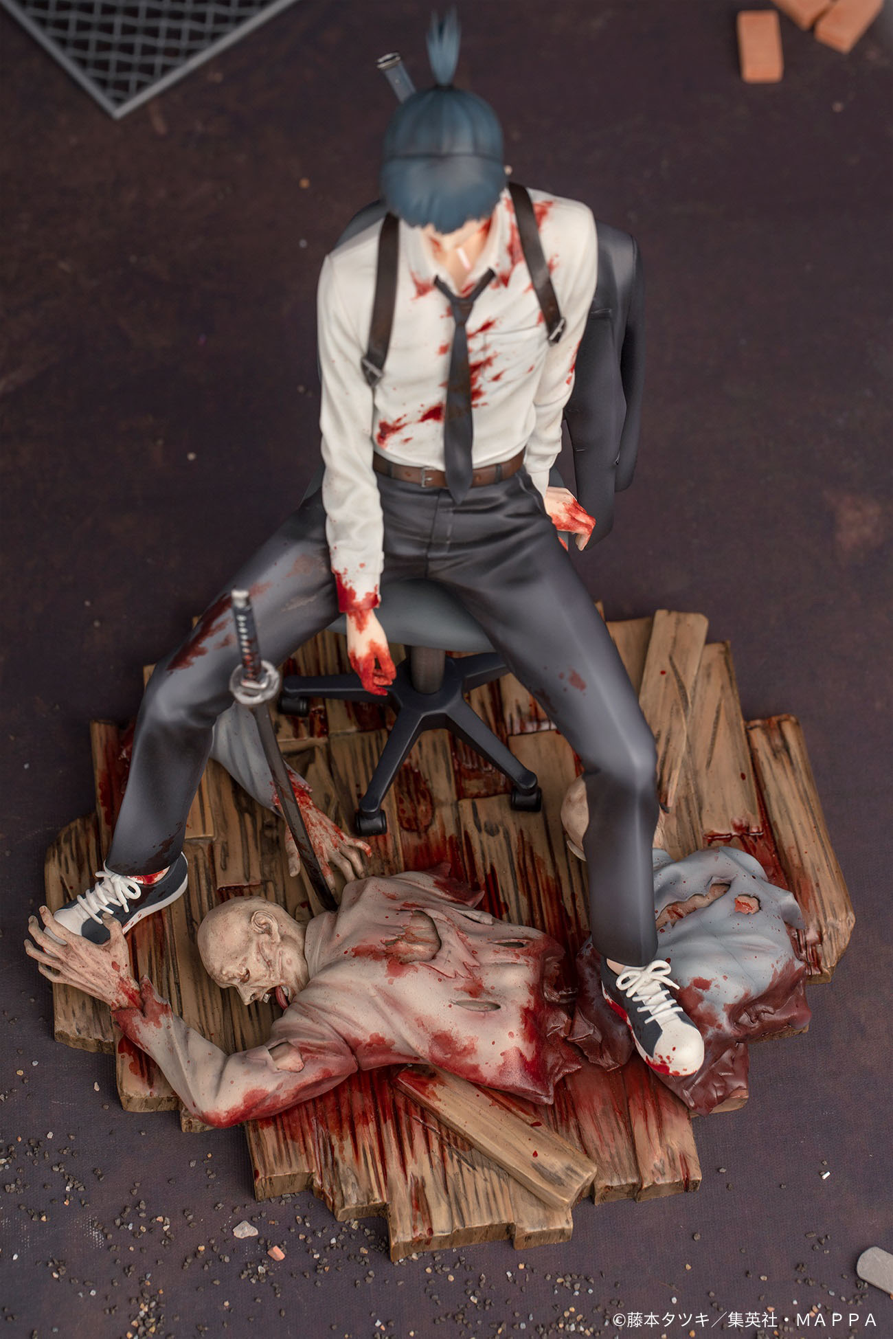 Estatua Chainsaw Man Aki Hayakawa