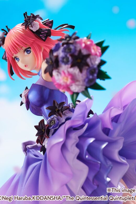 Estatua Nino Nakano Floral Dress Version