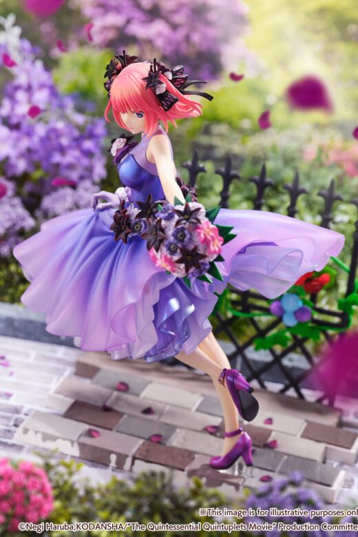 Estatua Nino Nakano Floral Dress Version