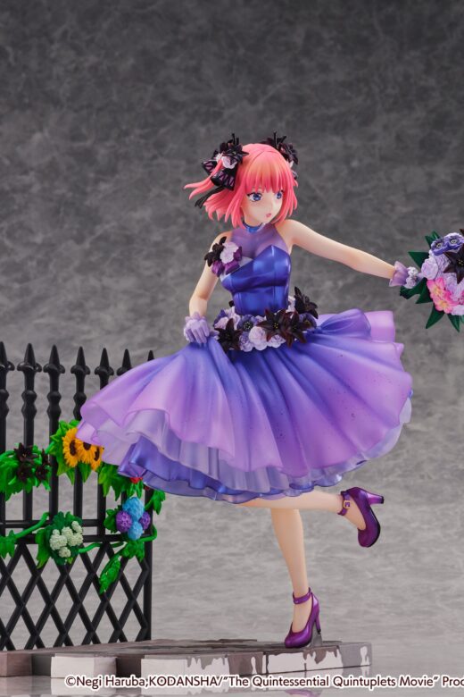 Estatua Nino Nakano Floral Dress Version