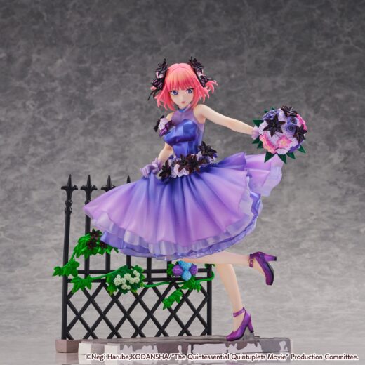 Estatua Nino Nakano Floral Dress Version