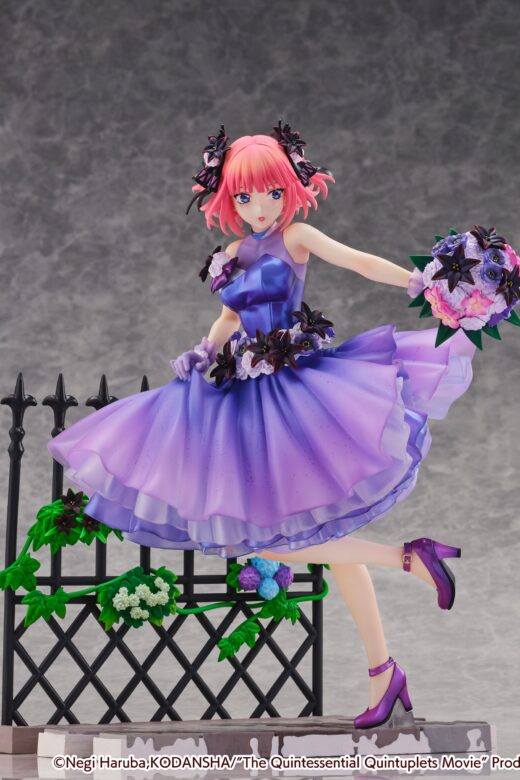 Estatua Nino Nakano Floral Dress Version