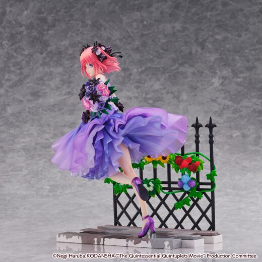 Estatua Nino Nakano Floral Dress Version