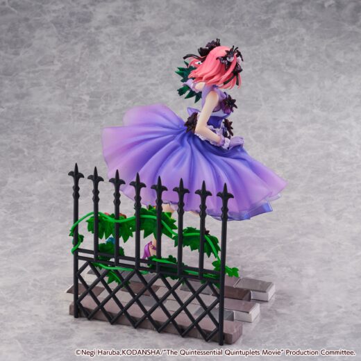 Estatua Nino Nakano Floral Dress Version