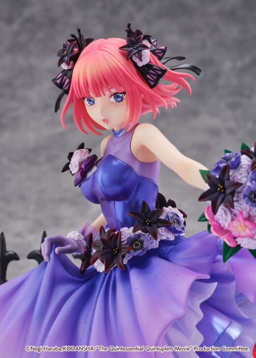 Estatua Nino Nakano Floral Dress Version