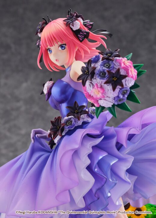 Estatua Nino Nakano Floral Dress Version